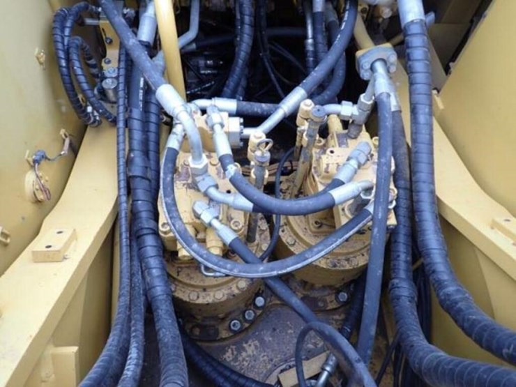 2015-caterpillar-349fl-image-63