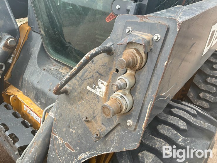2017-deere-324e-image-10