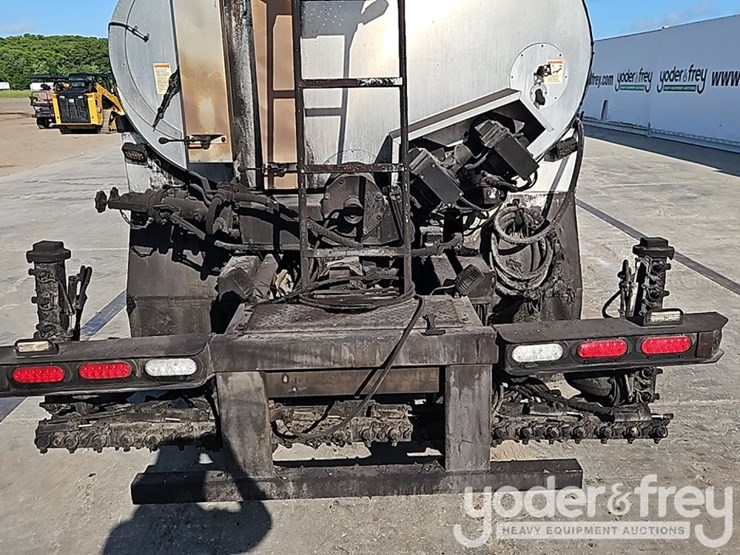 2016-kenworth-t300-image-15