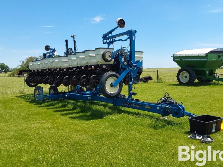2014-kinze-3600-image-3
