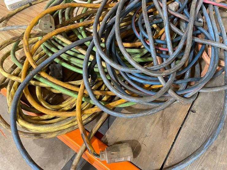 #4561-•-assortment-of-extension-cords-image-4