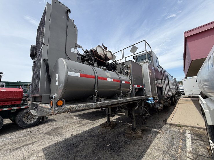 2014-caterpillar-c13-image-2