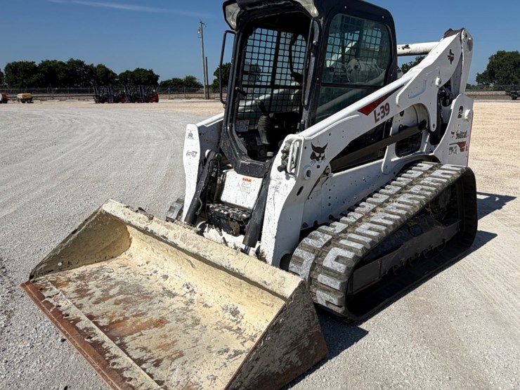 2022-bobcat-t740-image-1