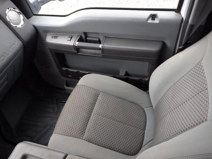 2011-ford-f550-image-43