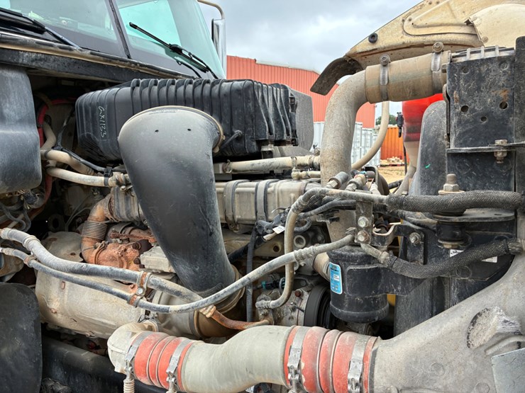 2016-freightliner-coronado-122-sd-image-14