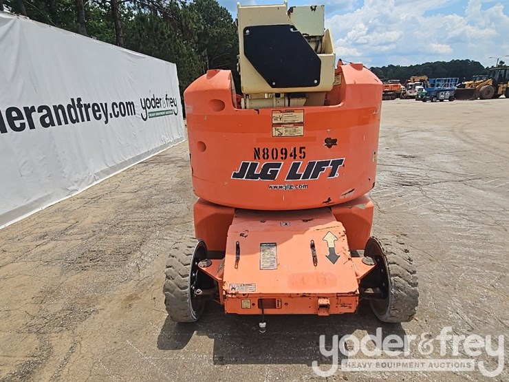 2011-jlg-e400ajpn-image-4