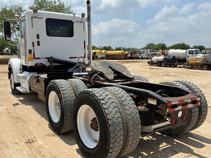 2016-freightliner-coronado-122-sd-image-6