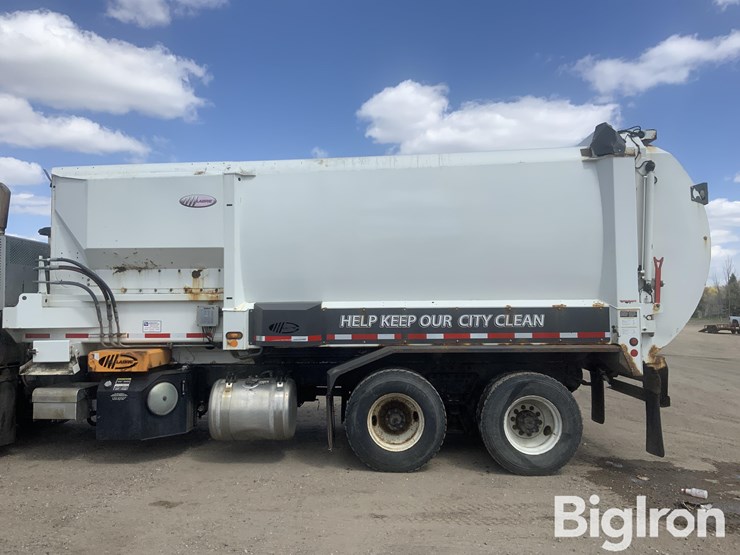 2015-peterbilt-320-image-19