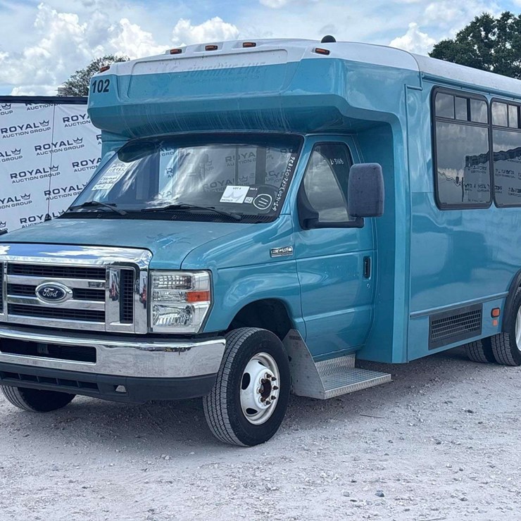 2017 FORD E450