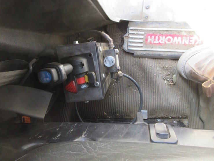2013-kenworth-t800-image-15