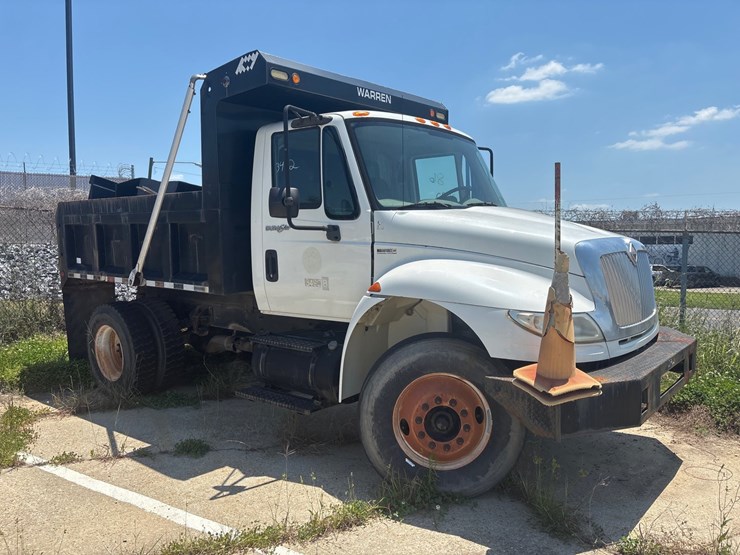 #49-•-2011-international-6-yd-dump-truck-image-2