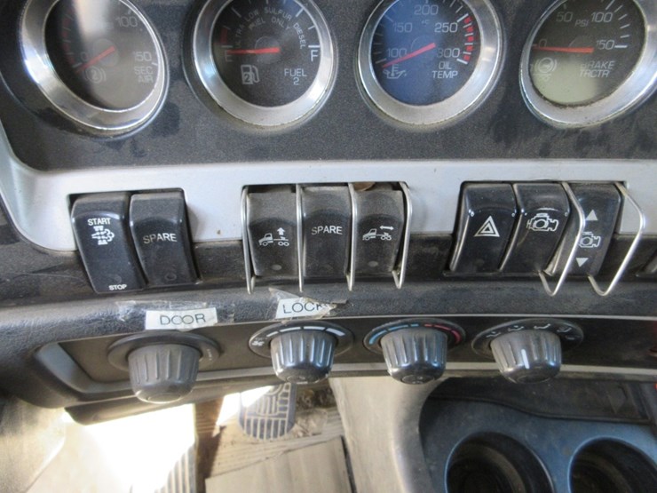 2013-kenworth-t800-image-13