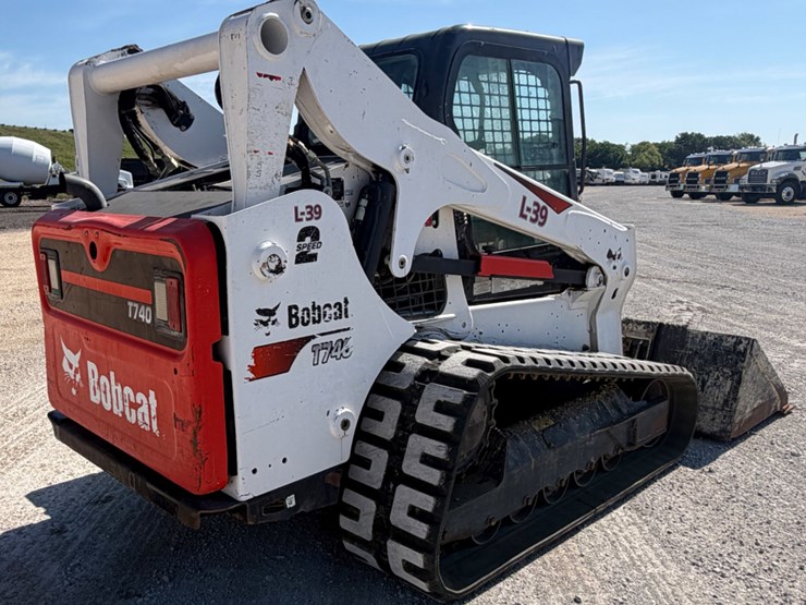 2022-bobcat-t740-image-5