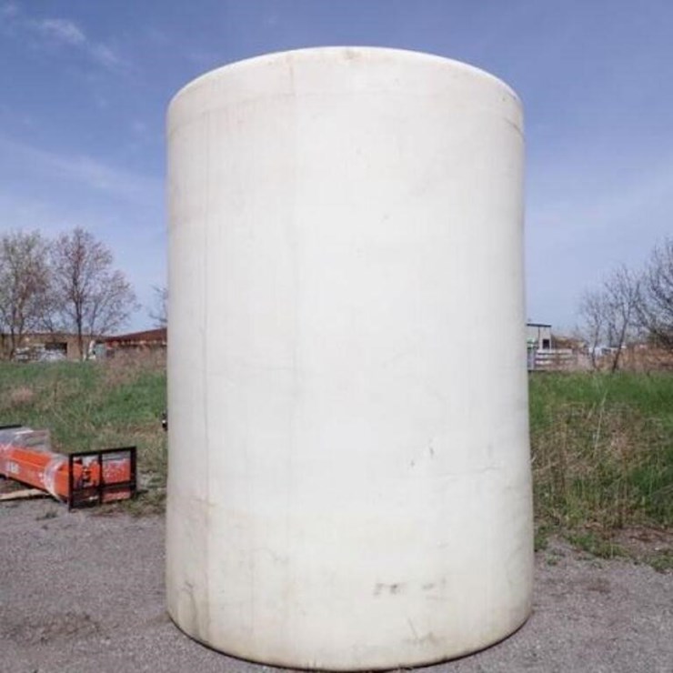 4,000 L Polyethylene Tank