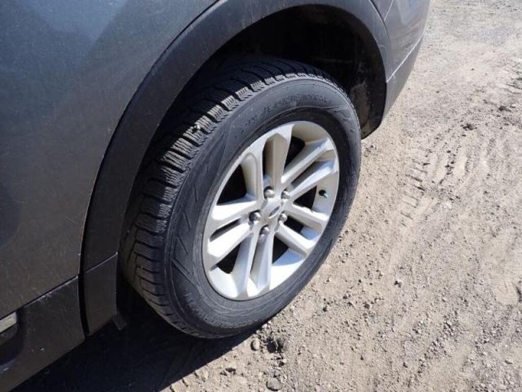 2014-ford-explorer-xlt-image-34