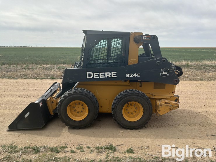 2017-deere-324e-image-8