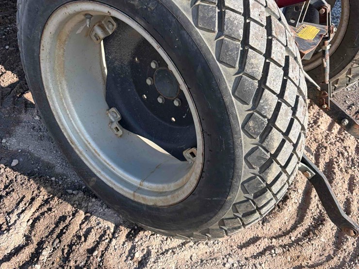 case-245-compact-tractor-image-7