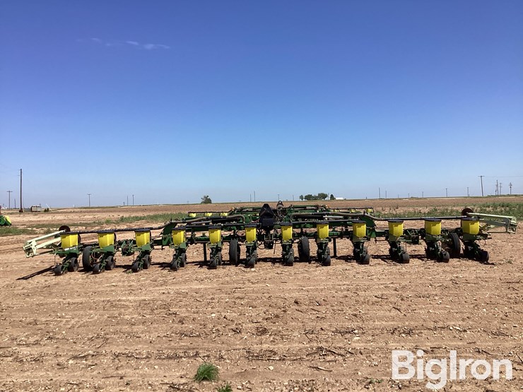 john-deere-7300-image-8