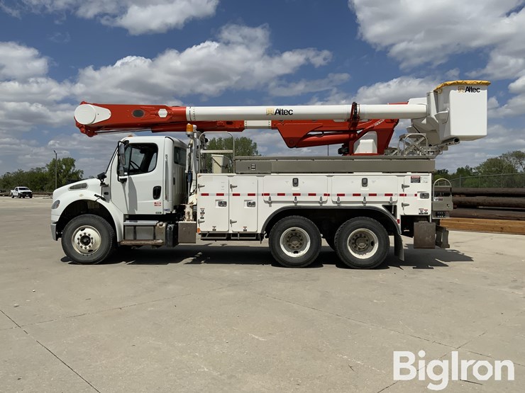 2015-freightliner-m2-106-image-8