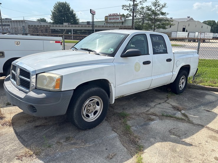 #41-•-2007-dodge-1/2-ton-compact-crew-cab-pickup-truck-image-1