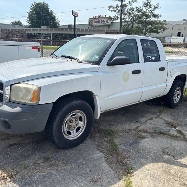 #41 • 2007 DODGE 1/2 TON COMPACT CREW CAB PICKUP TRUCK