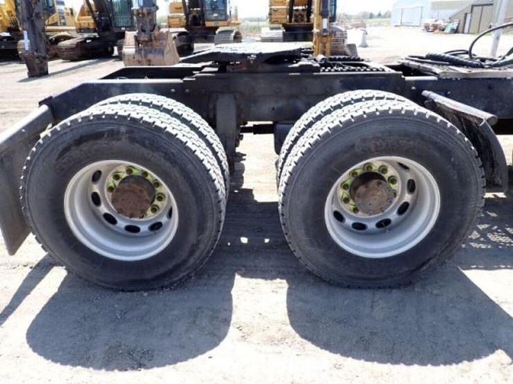 2004-peterbilt-379-image-57