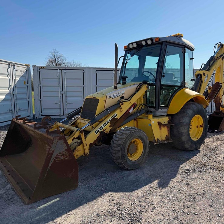 New Holland B95LR Backhoe