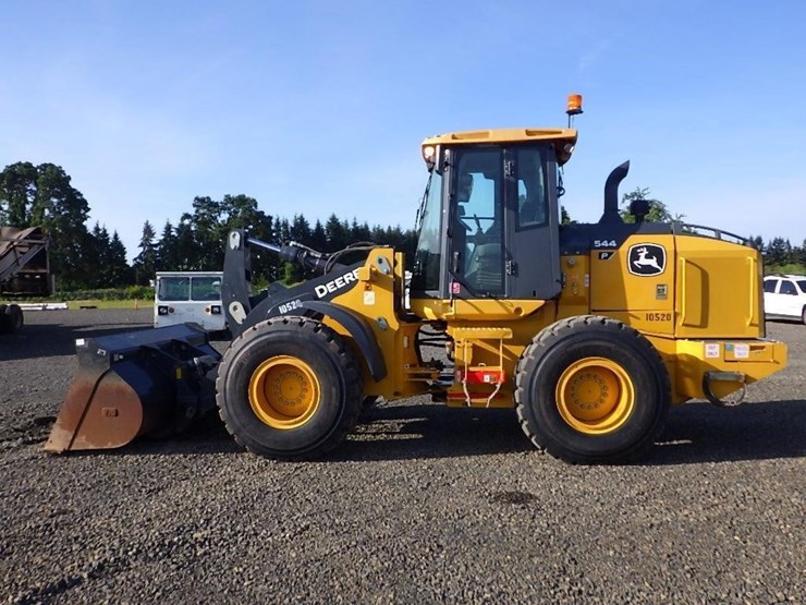 2023-john-deere-544-image-8
