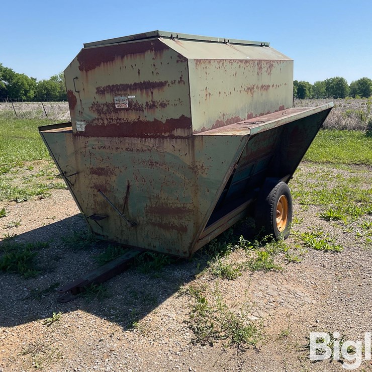 Portable Cattle Feeder