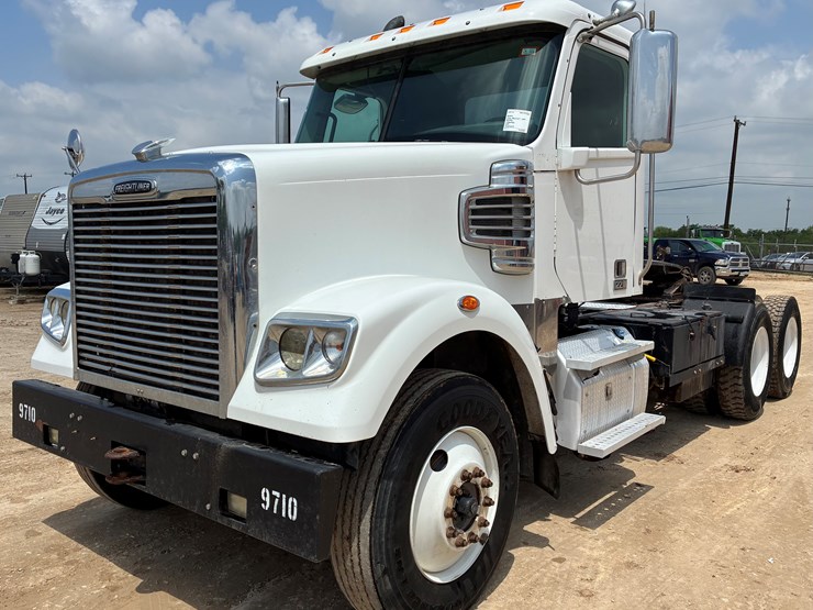 2016-freightliner-coronado-122-sd-image-1