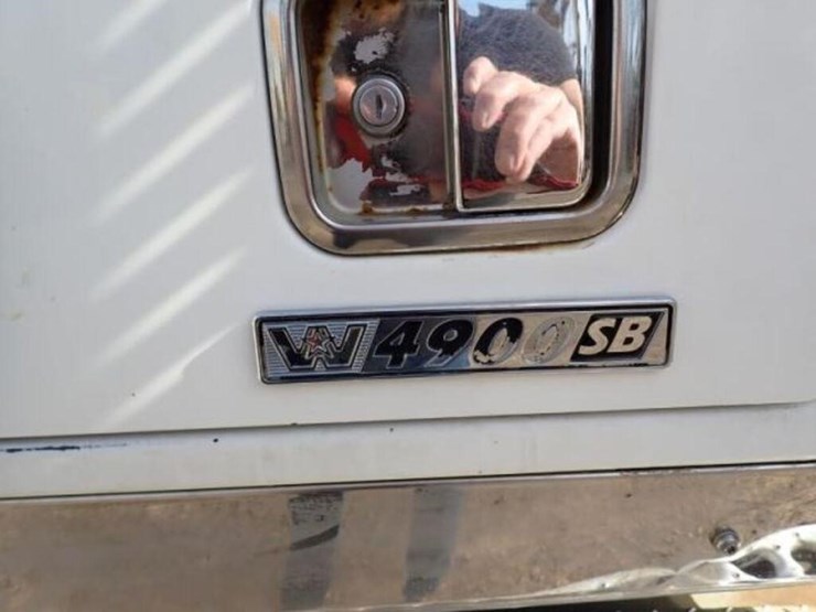 2013-western-star-4900sb-image-25