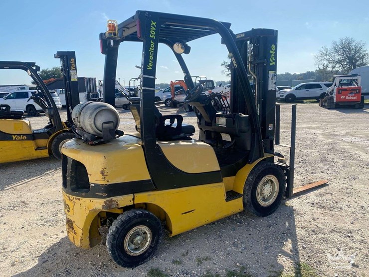 2008-yale-5000lb.-propane-forklift-image-3