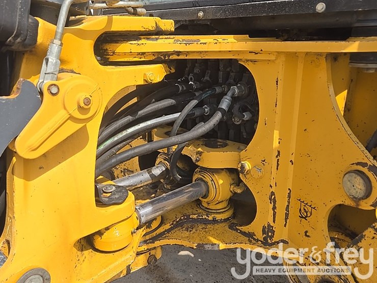 2020-deere-310sl-image-28