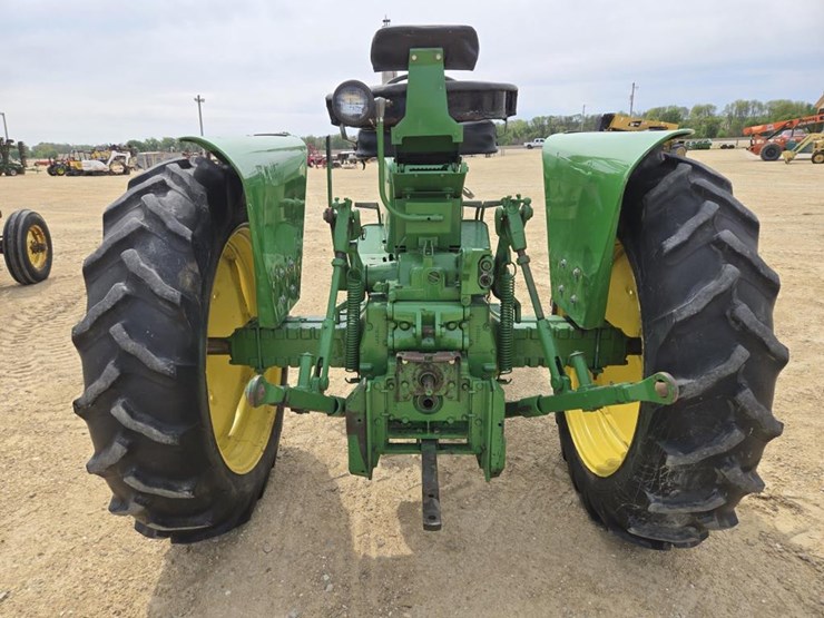 1961-john-deere-2010-image-14