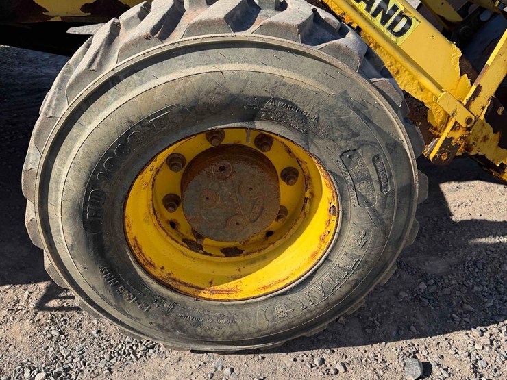 new-holland-b95lr-backhoe-image-10