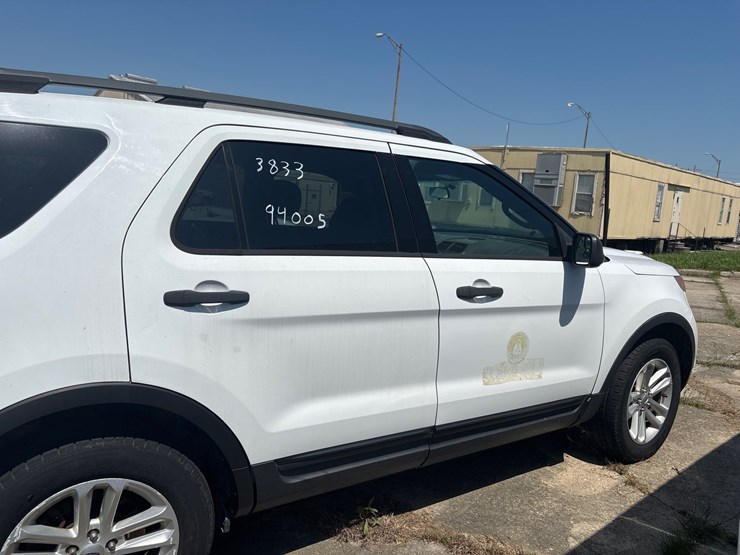 2015-ford-explorer-image-4