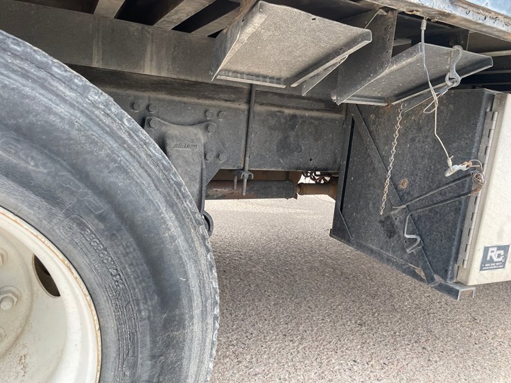 2008-freightliner-m2-106-image-54