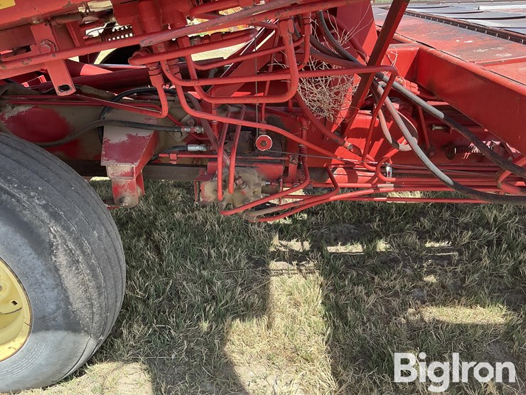 new-holland-1034-image-16