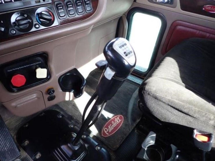 2013-peterbilt-367-image-23