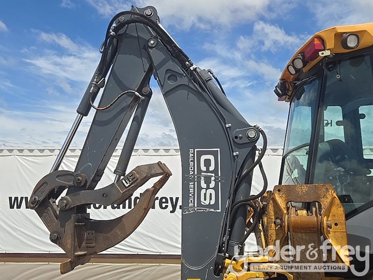 2020-deere-310sl-image-25