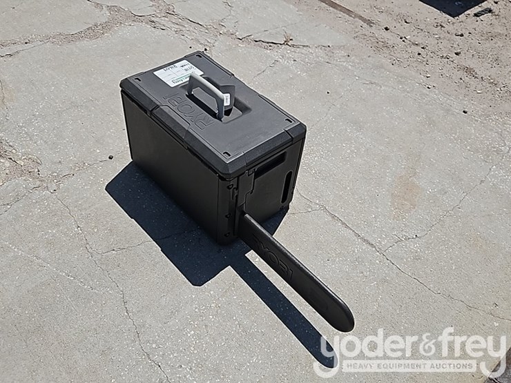unused-ryobi-16"-chainsaw-with-case-image-4