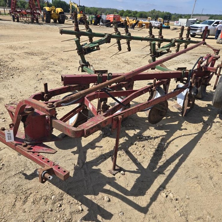INTERNATIONAL 540