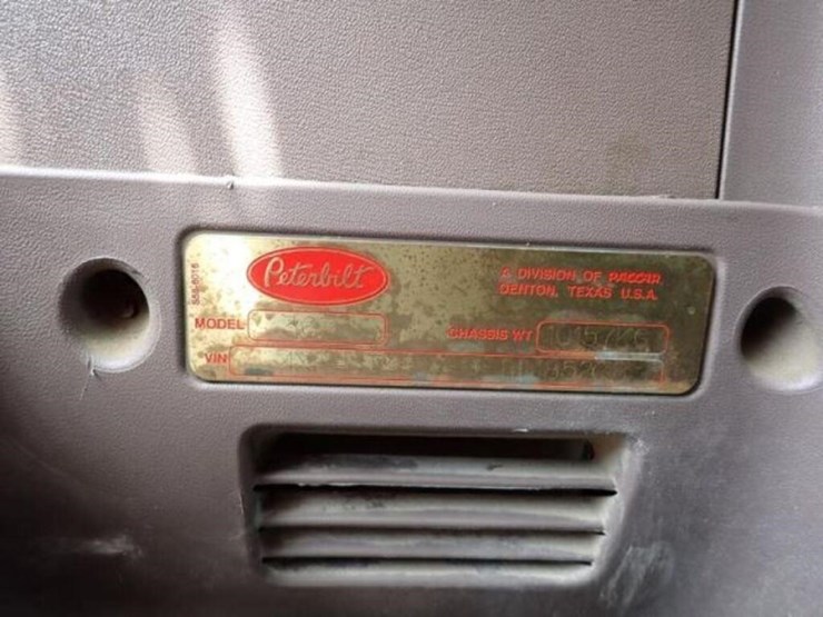 2013-peterbilt-367-image-11