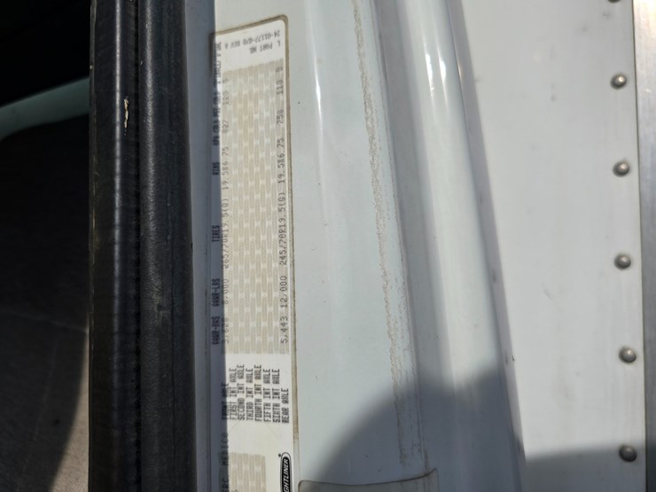 2014-freightliner-m2-106-image-66