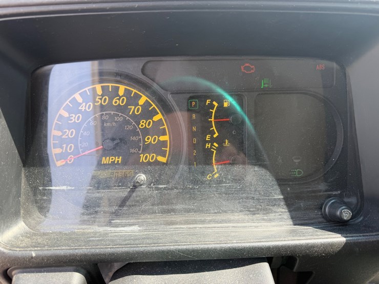 2005-isuzu-npr-image-10