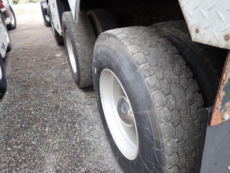 inoperable-2005-mack-cv713-granite-tri/a-vacuum-tr-image-63