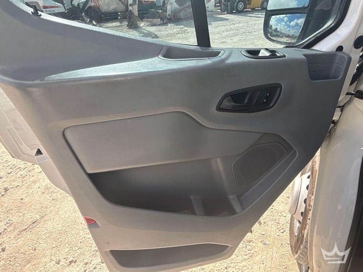 2016-ford-transit-image-21