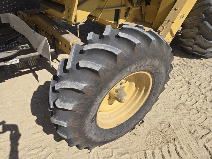 new-holland-tr97-image-13
