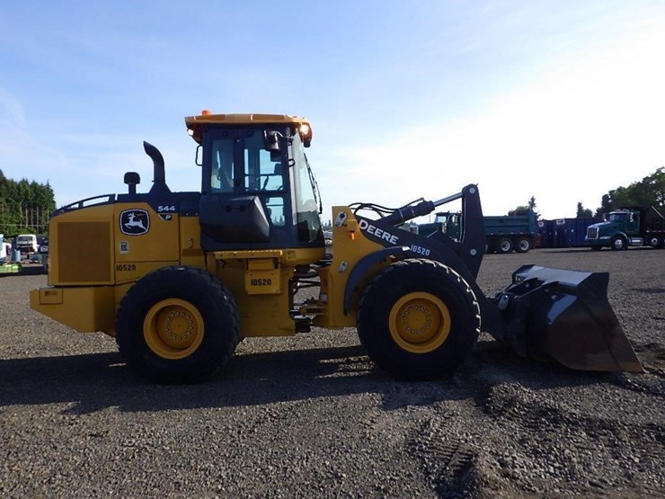 2023-john-deere-544-image-4