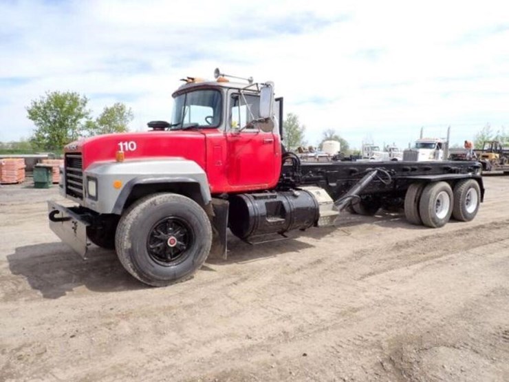 1993-mack-rd690s-image-1